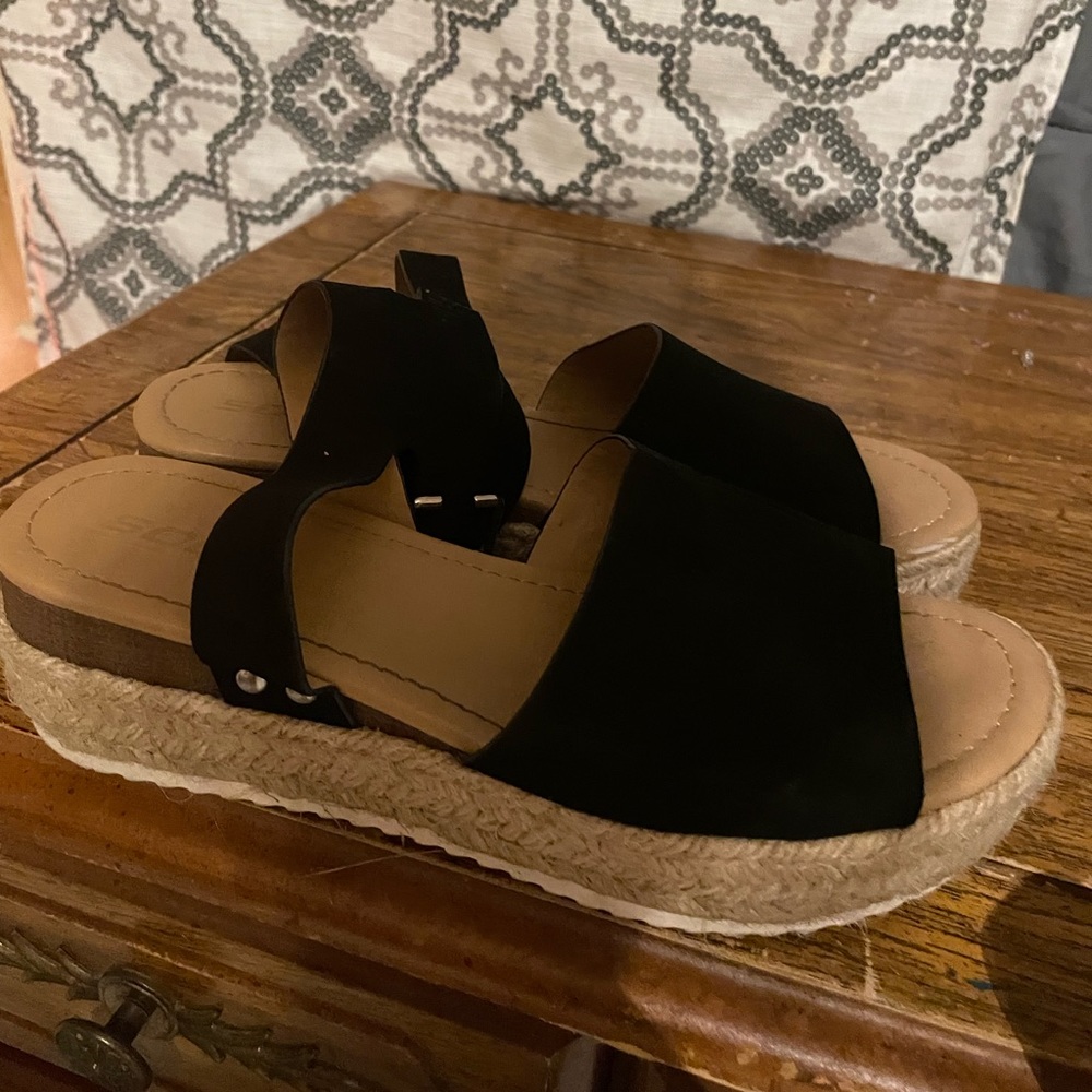 Women's Soda
Clip Espadrille
Wedges Sandals in Black Size